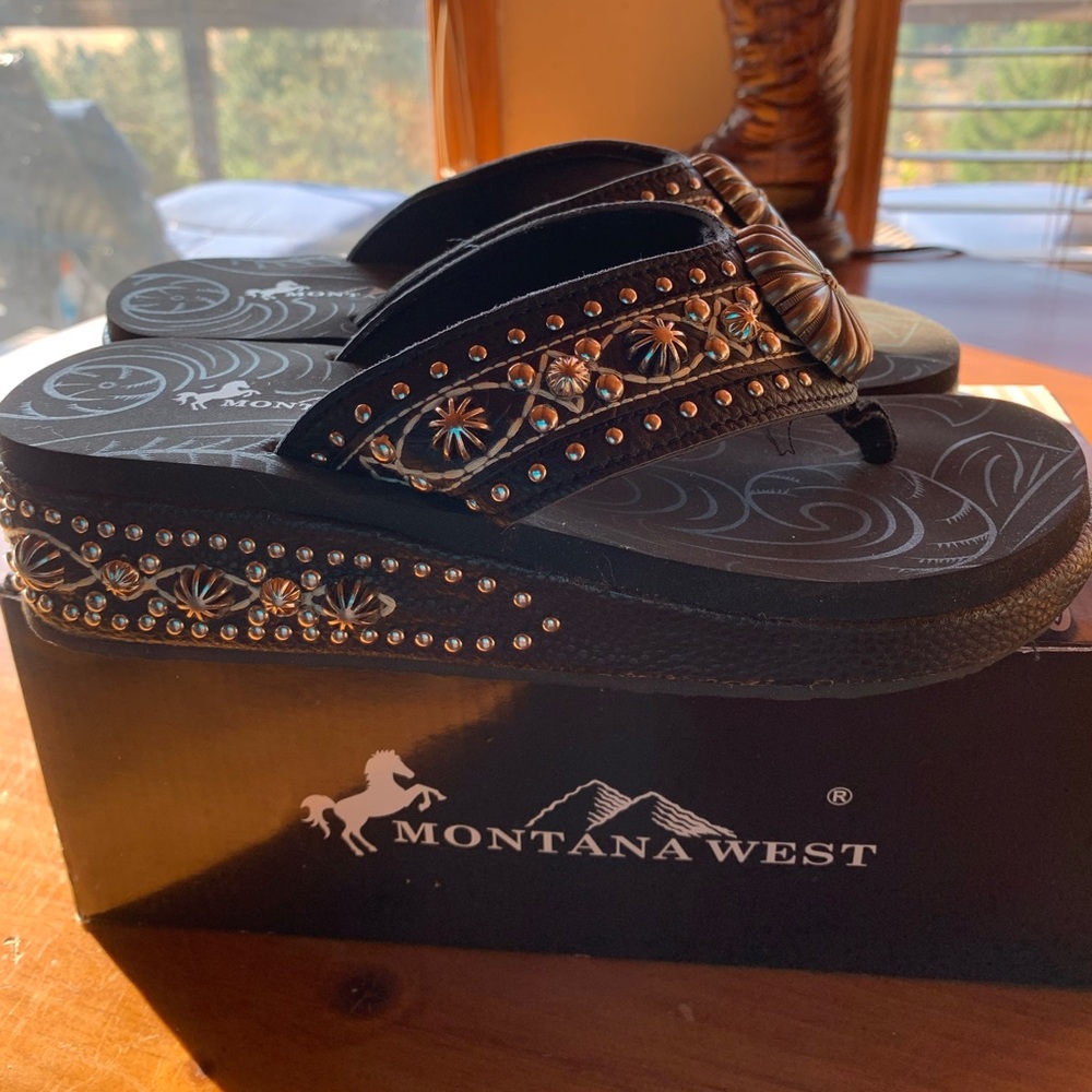 Montana West sandal, size 8.